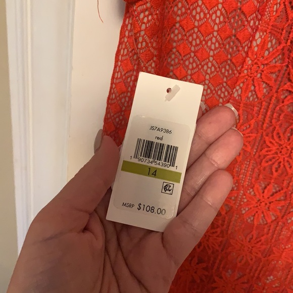 Red lace dress - Picture 4 of 4